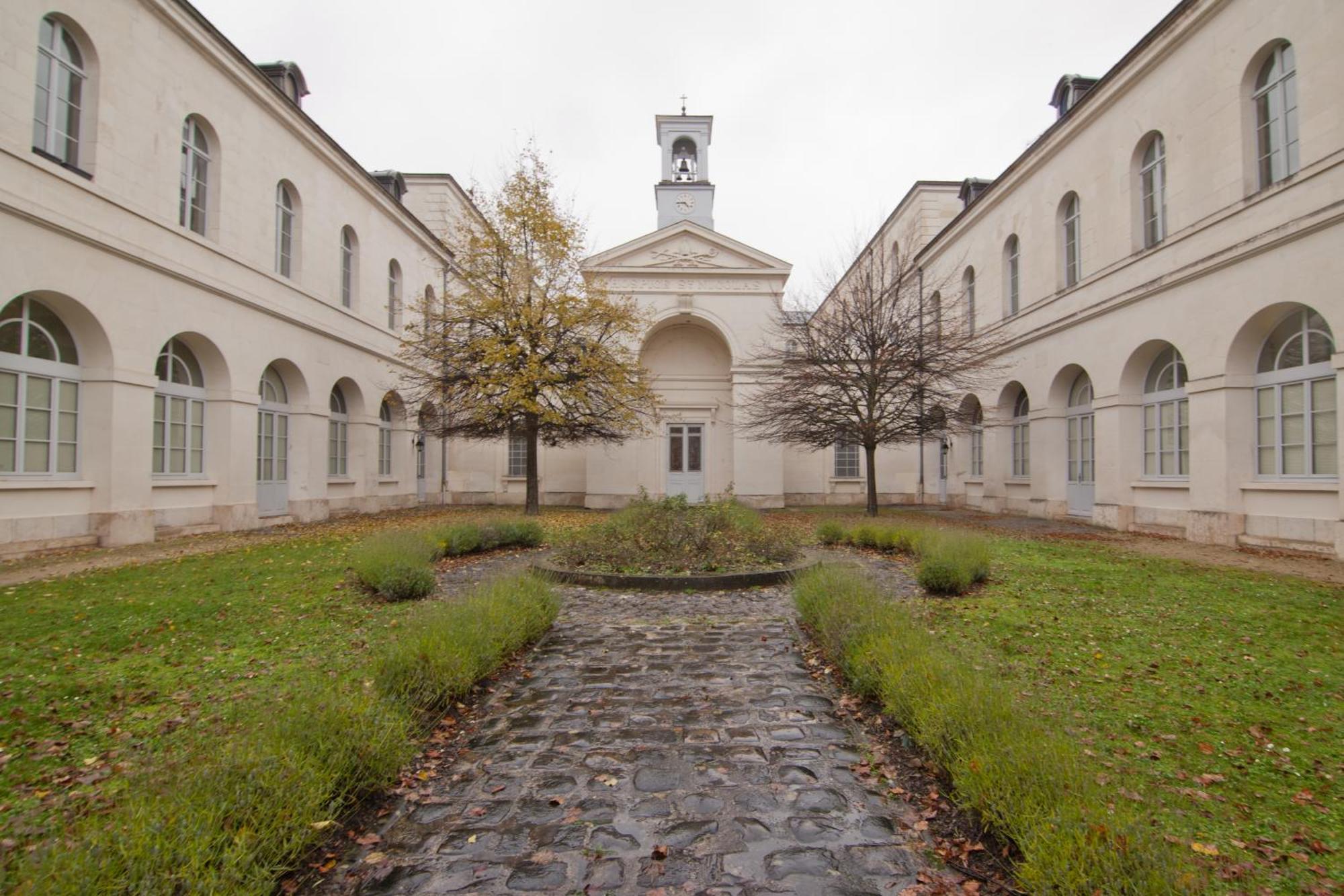 Le Saint Nicolas Troyes Exteriör bild